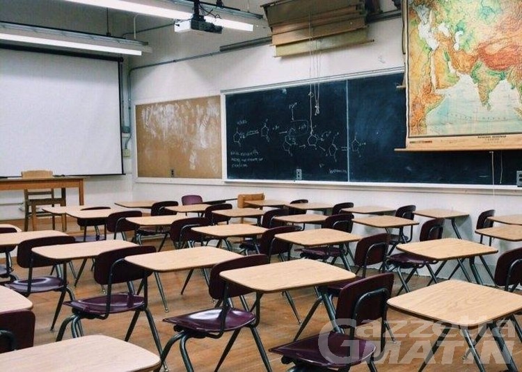 Covid e scuola: crollano le quarantene, si dimezzano le assenze degli insegnanti Covid e scuola: crollano le quarantene, si dimezzano le assenze degli insegnanti