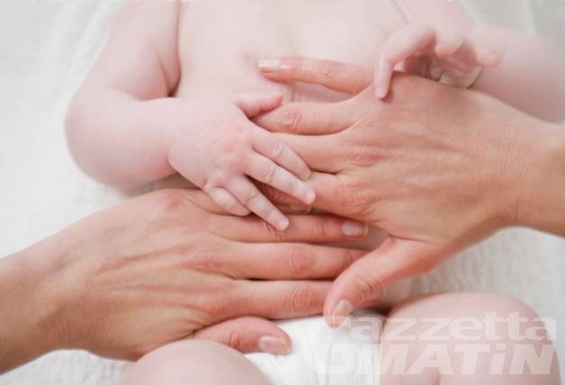 Massaggio infantile: il tocco buono, un messaggio d’amore Massaggio infantile: il tocco buono, un messaggio d’amore