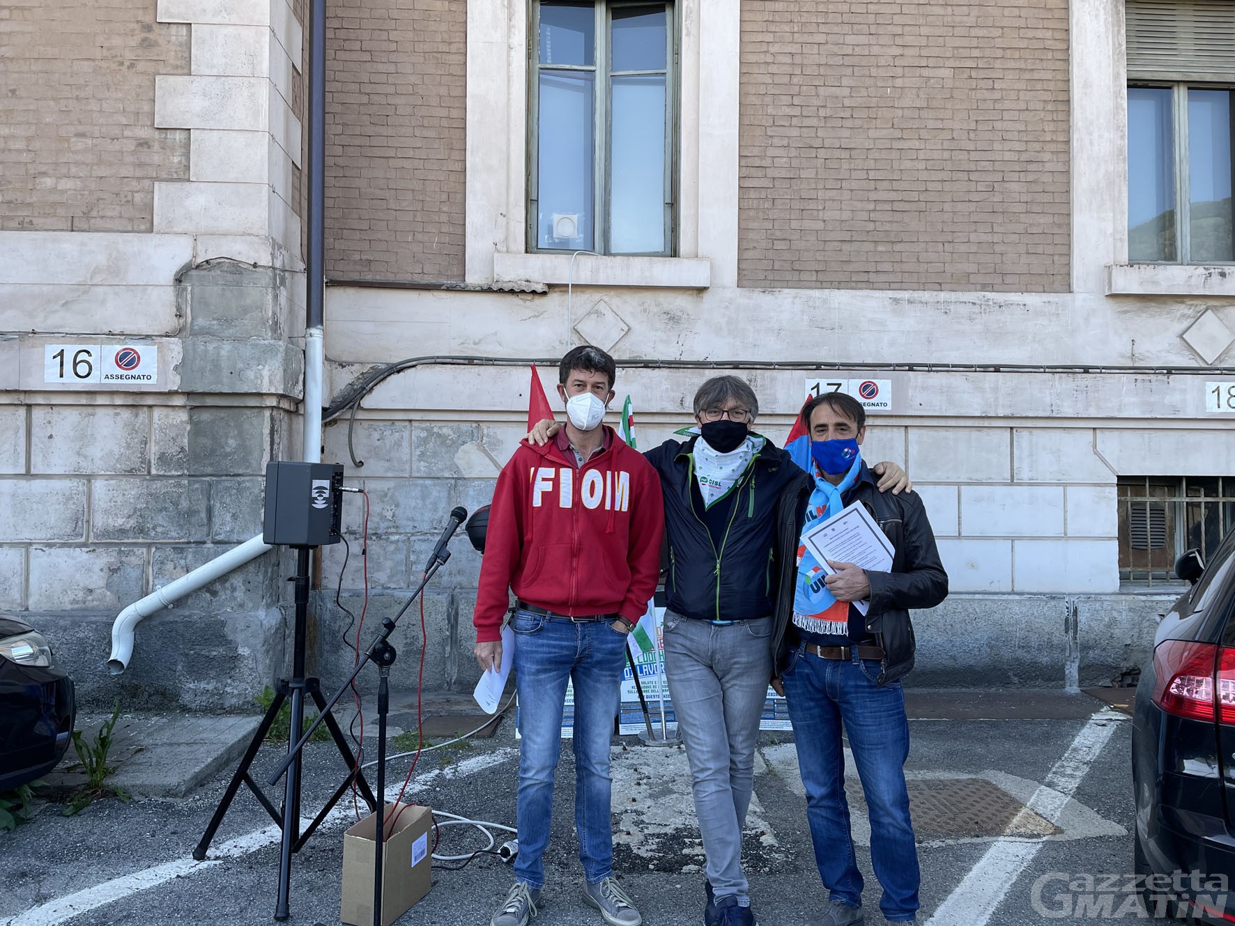 Sicurezza sul lavoro: Cgil, Cisl e Uil hanno manifestato davanti alla Cogne Sicurezza sul lavoro: Cgil, Cisl e Uil hanno manifestato davanti alla Cogne