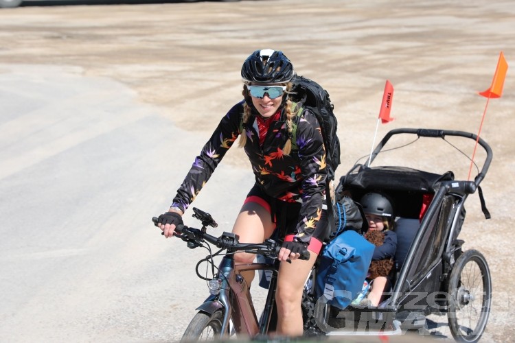 Pedalando verso Ovest: da Padova a La Thuile con il figlio di 3 anni per aiutare i bimbi oncologici