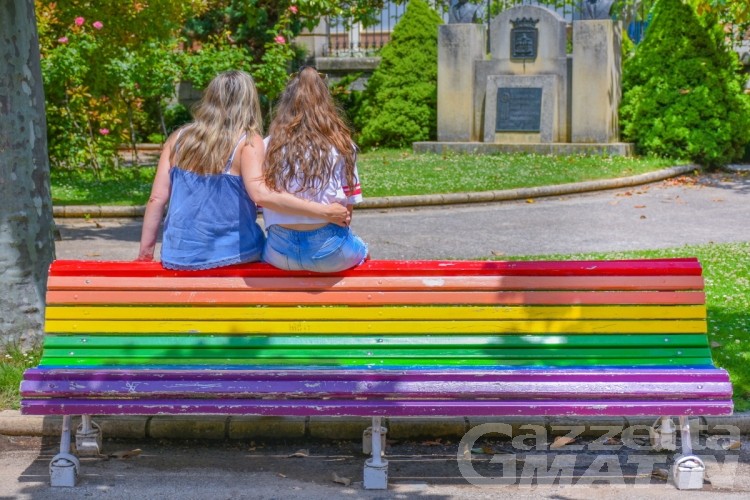 Panchina arcobaleno: Forcellati: «primo passo di un percorso da fare insieme»
