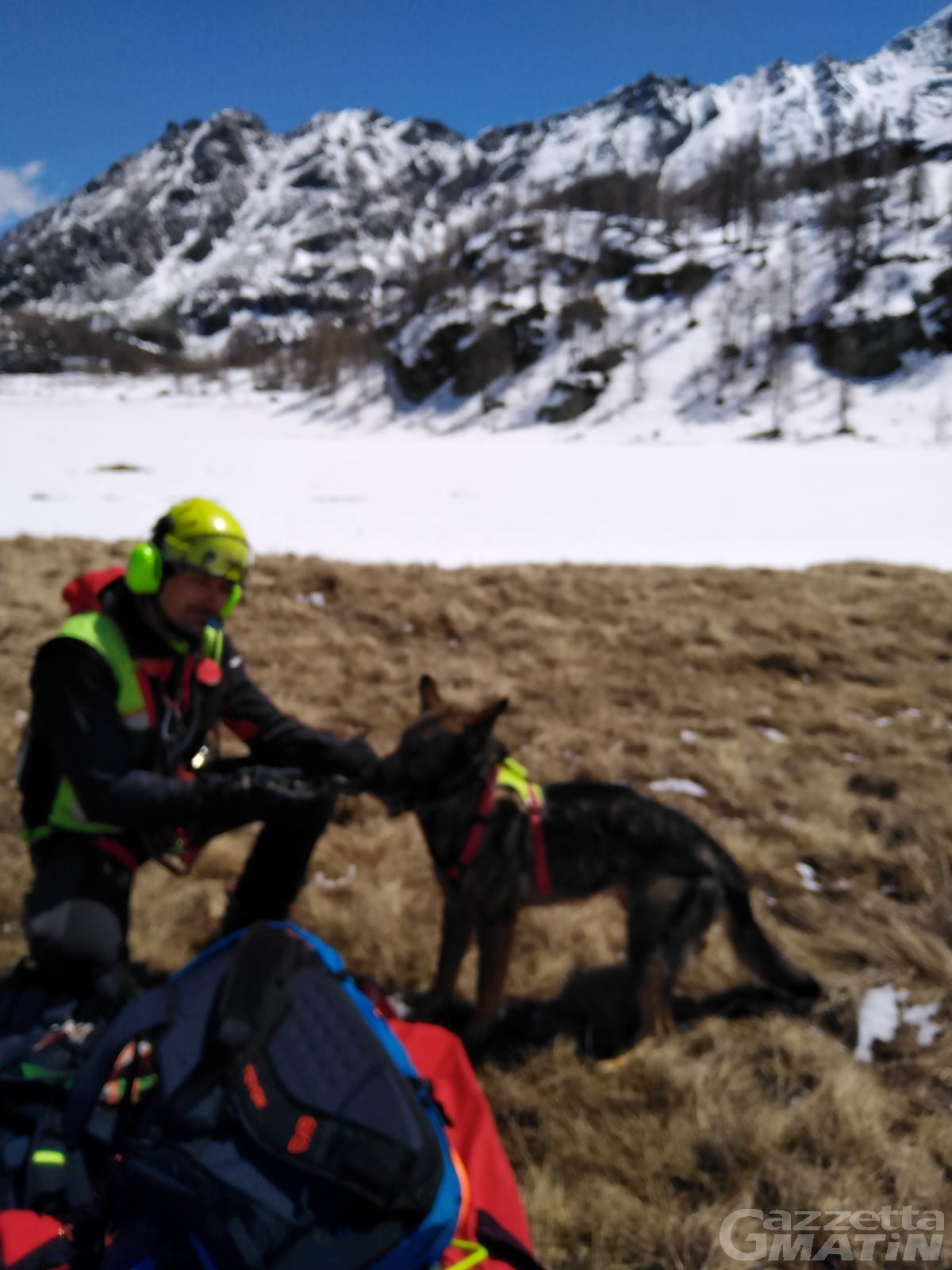 Incidenti di montagna: valanga sul Gran Paradiso travolge un alpinista Incidenti di montagna: valanga sul Gran Paradiso travolge un alpinista