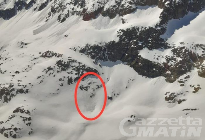 Tragedia in montagna: valanga sotto al Col Collon uccide un escursionista Tragedia in montagna: valanga sotto al Col Collon uccide un escursionista
