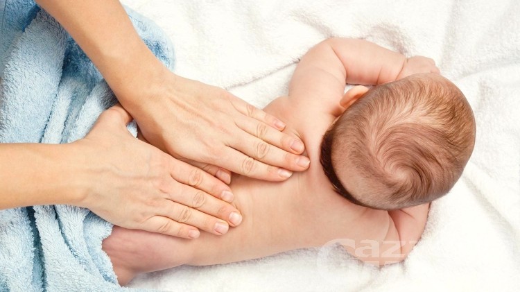 Massaggio infantile, tra conoscenza e ascolto: le mani che riposano Massaggio infantile, tra conoscenza e ascolto: le mani che riposano