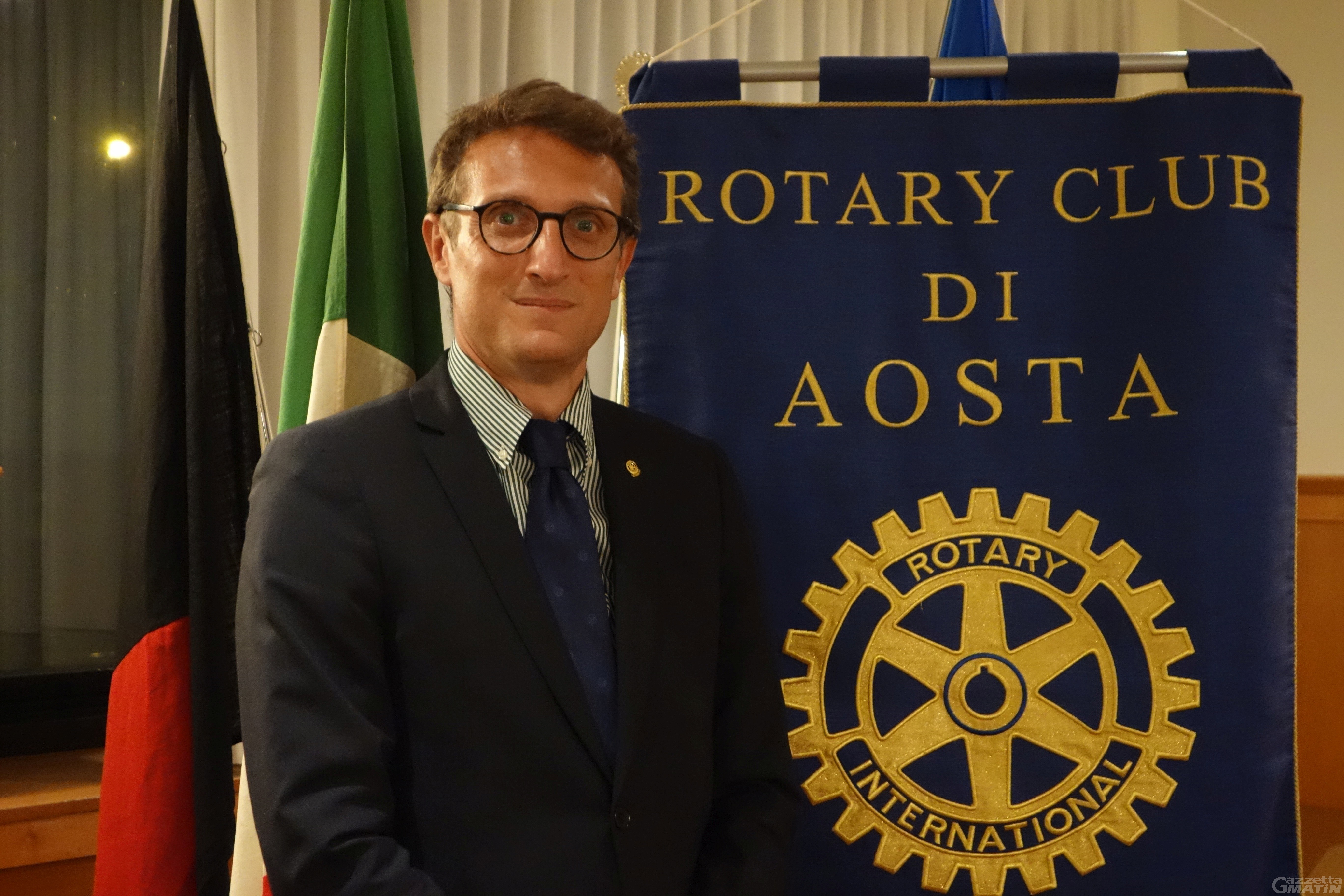 Dal Rotary Club di Aosta 4.100 euro per sostenere il recupero scolastico Dal Rotary Club di Aosta 4.100 euro per sostenere il recupero scolastico