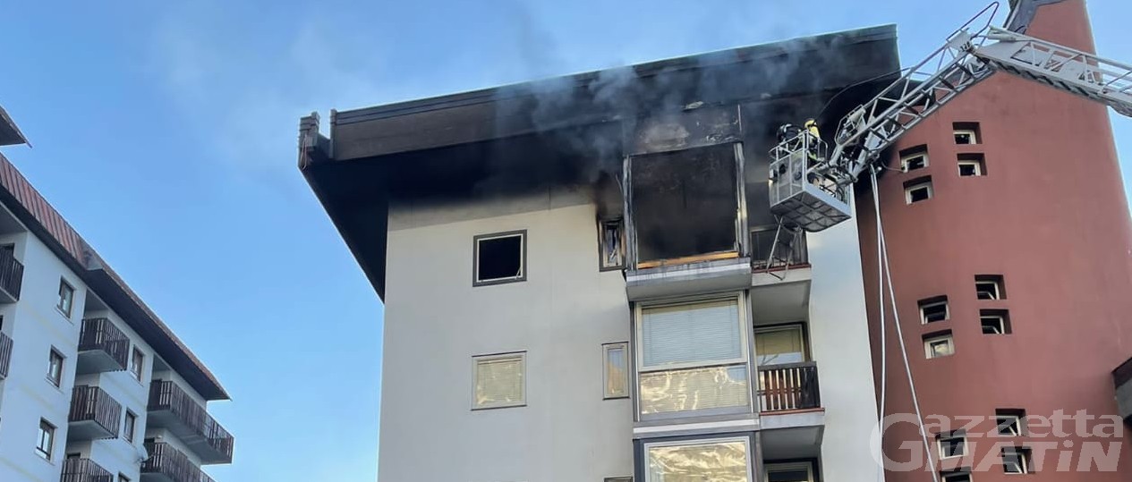 Valtournenche: rogo distrugge appartamento, 20 persone evacuate Valtournenche: rogo distrugge appartamento, 20 persone evacuate