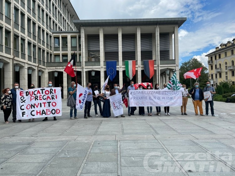 Scuola, sindacati in piazza: «stabilizzate i precari e basta classi pollaio» Scuola, sindacati in piazza: «stabilizzate i precari e basta classi pollaio»