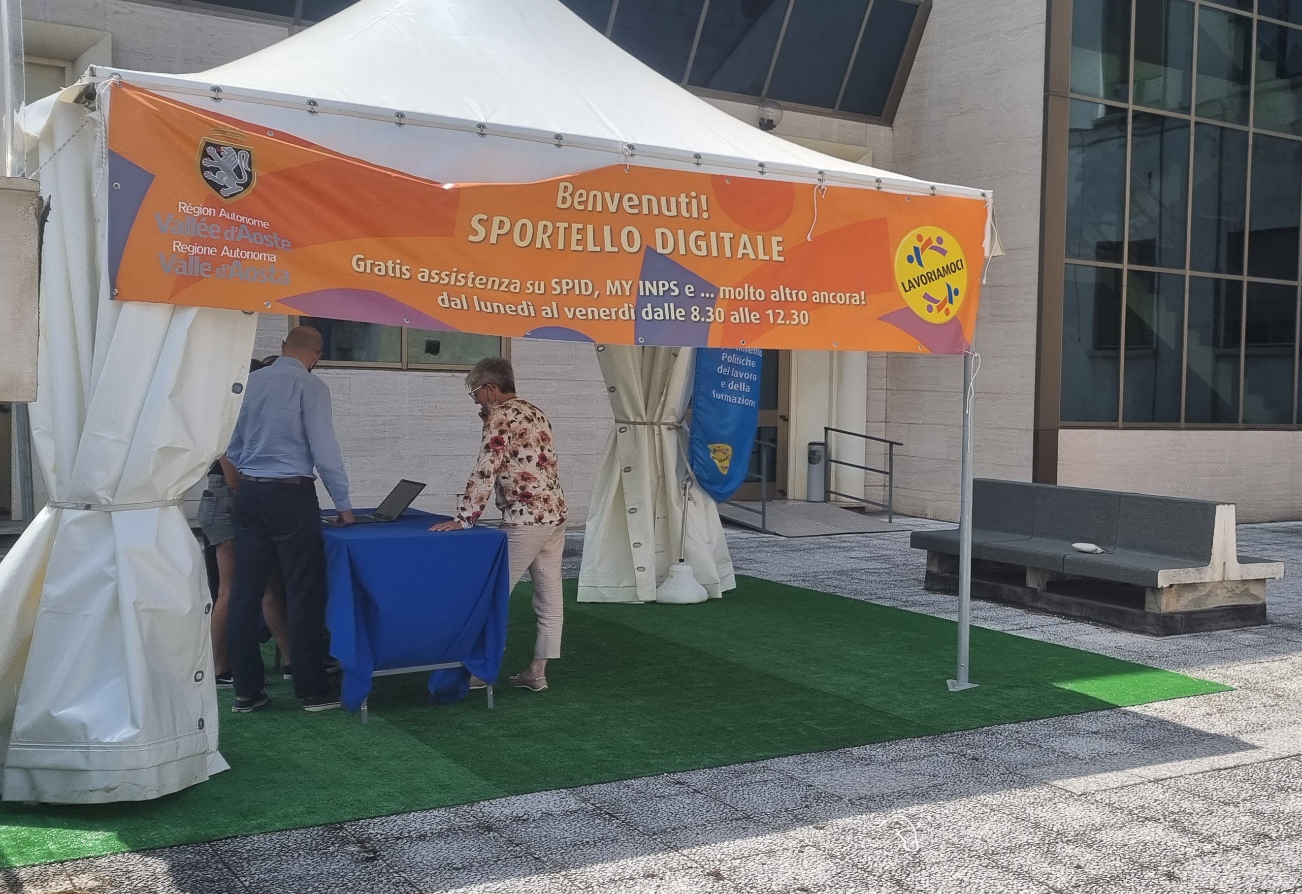 Digitalizzazione, sportello di aiuto: la Regione cerca due giovani volontari per la riapertura Digitalizzazione, sportello di aiuto: la Regione cerca due giovani volontari per la riapertura