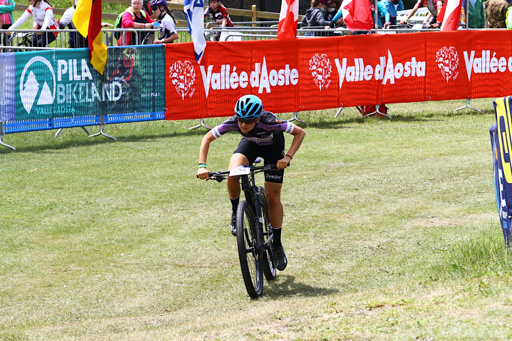 Europei di mountainbike Under 17, Pila: la tedesca Carla Hahn prima nel trial Europei di mountainbike Under 17, Pila: la tedesca Carla Hahn prima nel trial