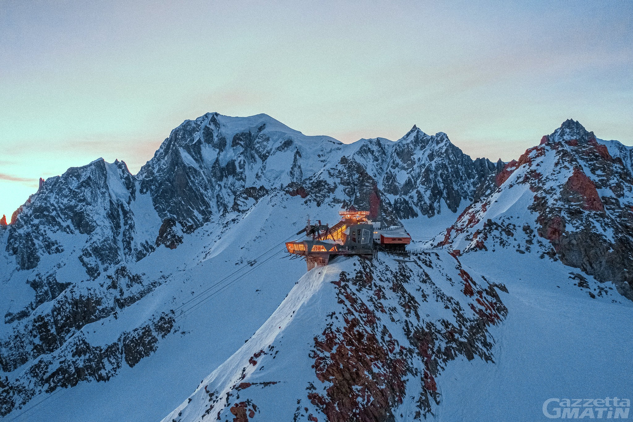 Skyway Monte Bianco, sul tetto d’Italia fino al crepuscolo Skyway Monte Bianco, sul tetto d’Italia fino al crepuscolo