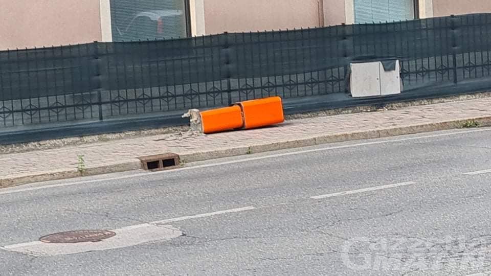 Charvensod: vandali abbattono un Velo Ok, il sindaco sbotta e propone un decalogo per chi non sa gestire la tensione Charvensod: vandali abbattono un Velo Ok, il sindaco sbotta e propone un decalogo per chi non sa gestire la tensione