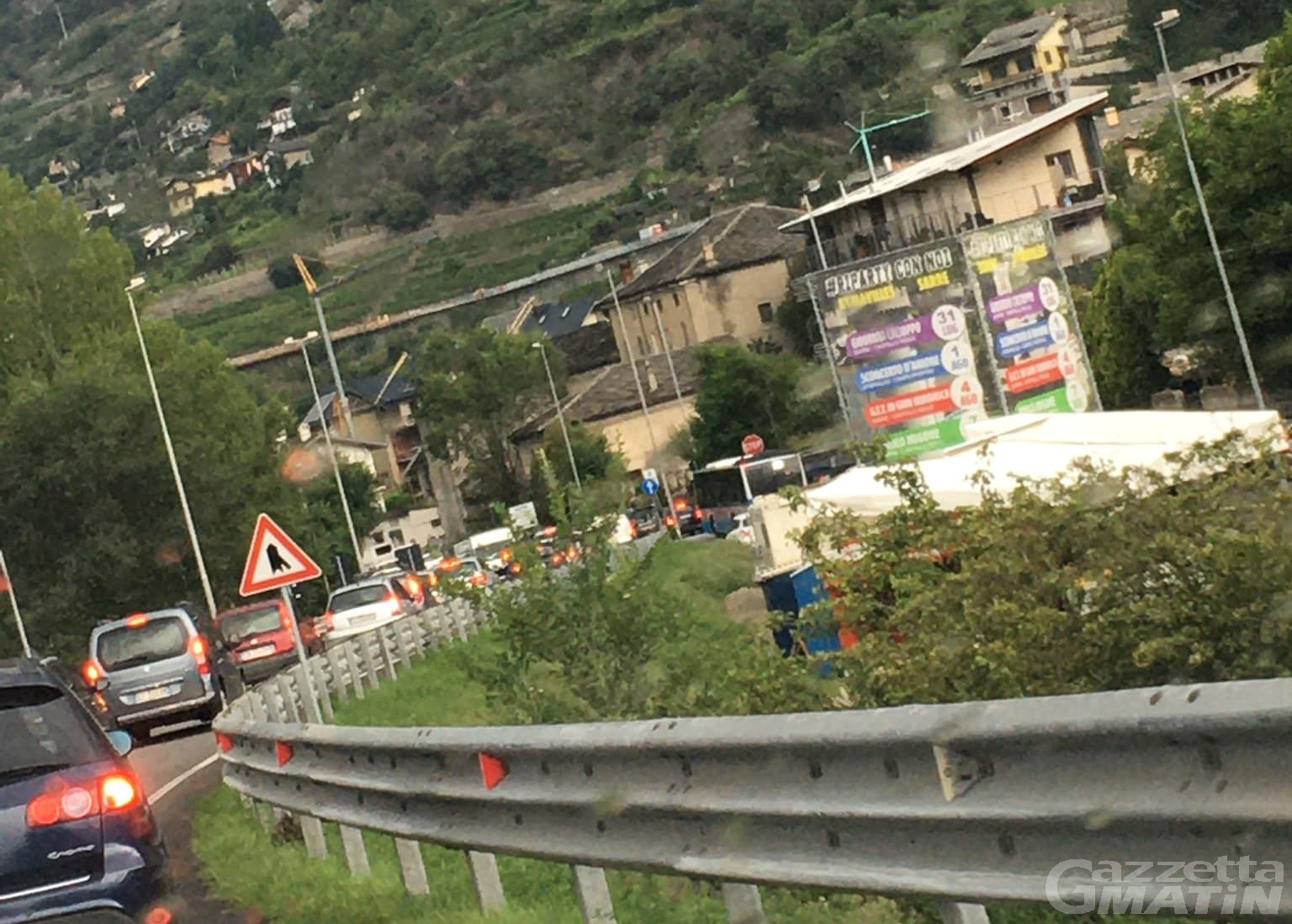 Sarre: viabilità in tilt, il Comune pensa a una nuova strada Sarre: viabilità in tilt, il Comune pensa a una nuova strada