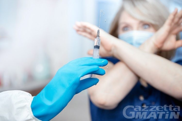 No alla vaccinazione obbligatoria: 33 operatori sanitari fanno ricorso al Tar