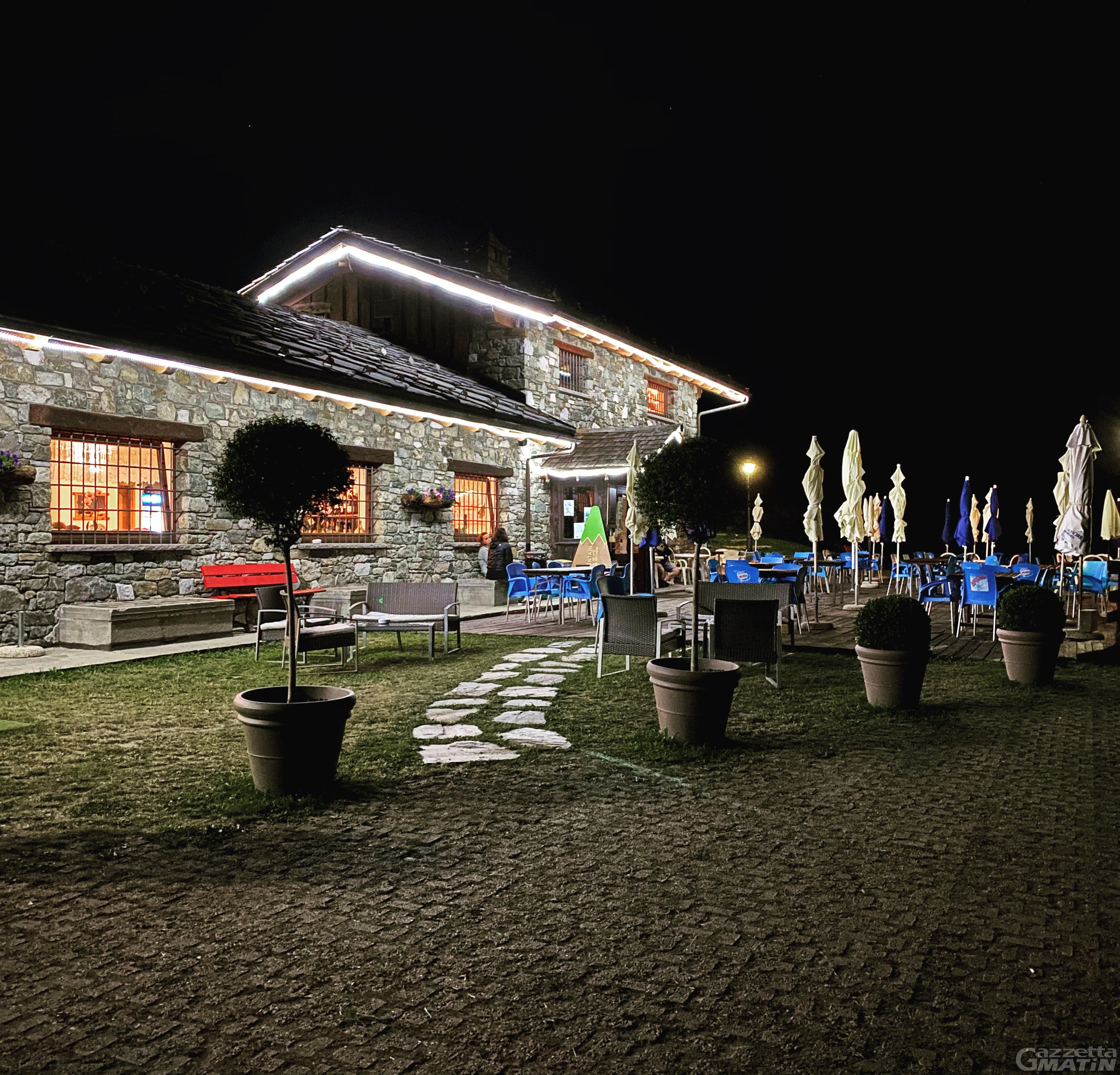 Bar Ristorante Des Troncs: sole, buona cucina e una novità per le due ruote Bar Ristorante Des Troncs: sole, buona cucina e una novità per le due ruote