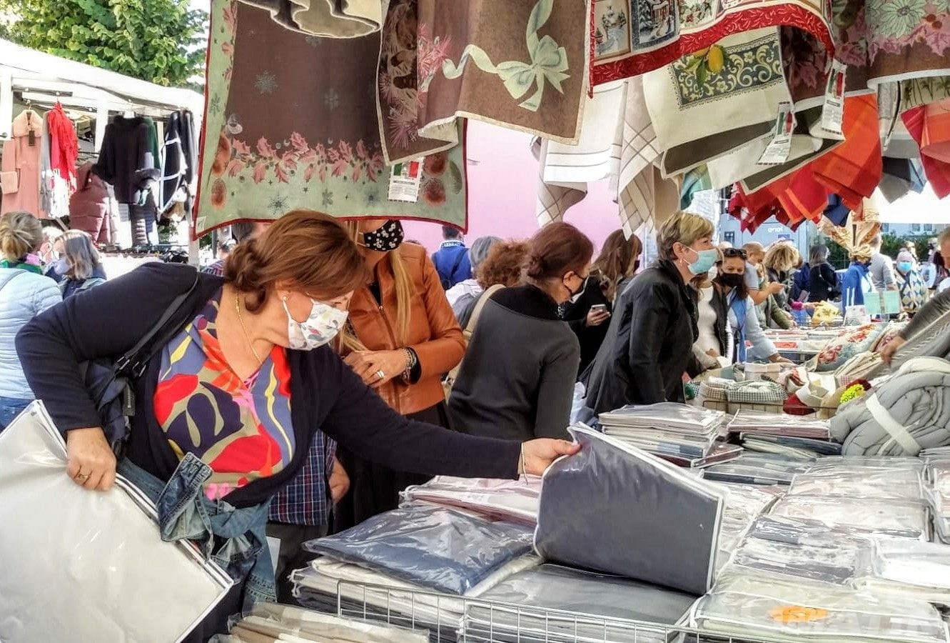 Gli Ambulanti di Forte dei Marmi® a Châtillon domenica 8 agosto Gli Ambulanti di Forte dei Marmi® a Châtillon domenica 8 agosto
