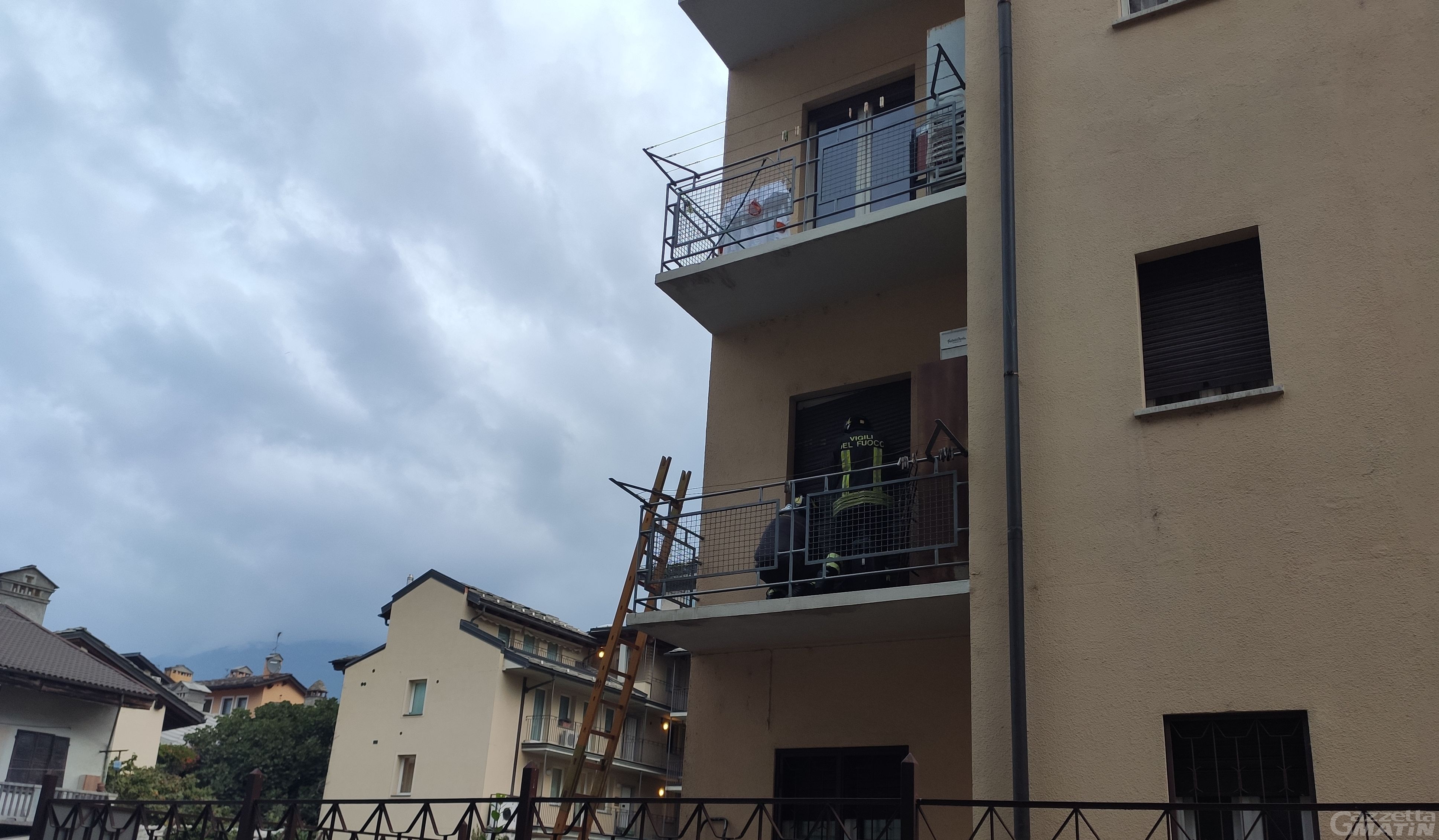 Aosta: anziano solo trovato morto in casa, a dare l’allarme i vicini Aosta: anziano solo trovato morto in casa, a dare l’allarme i vicini