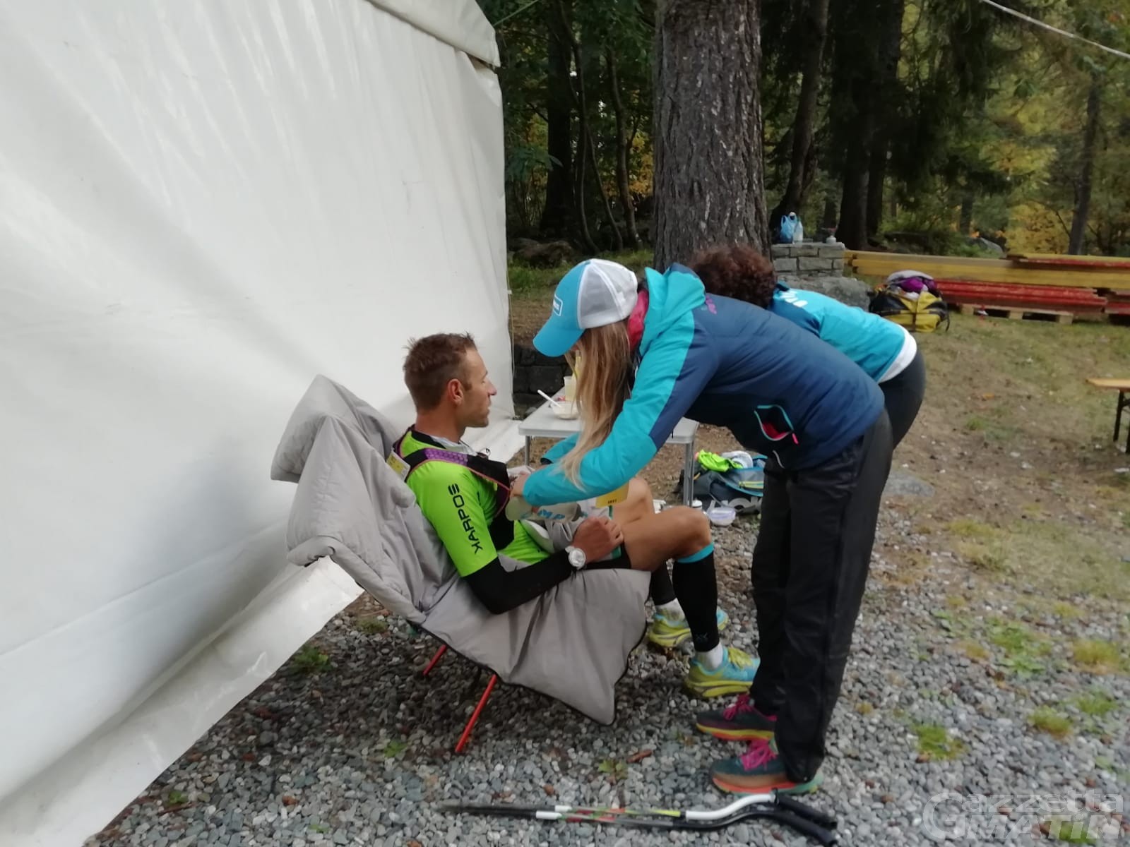 Tor des Géants: Collé in difficoltà per problemi di stomaco, Russi tenta la fuga Tor des Géants: Collé in difficoltà per problemi di stomaco, Russi tenta la fuga