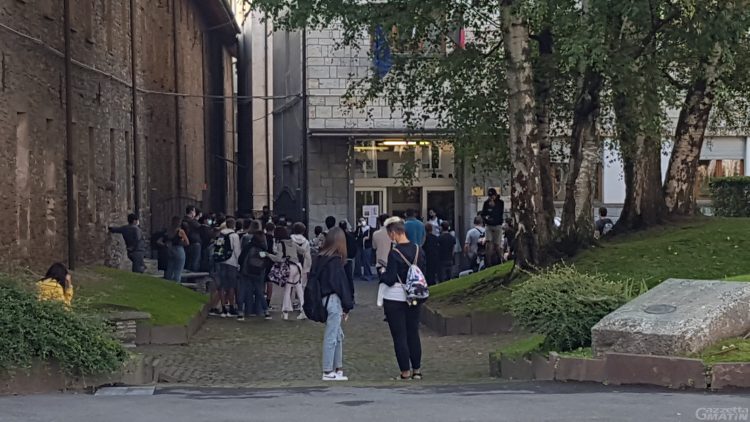 Scuola: mancano oltre 200 supplenti, il rientro in classe è a orario ridotto