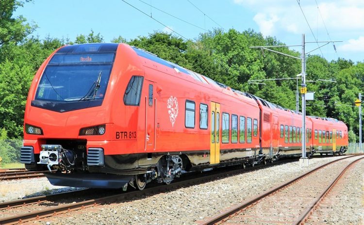 Treno Torino-Aosta pure in ritardo: viaggiatori multati, “cornuti e mazziati”