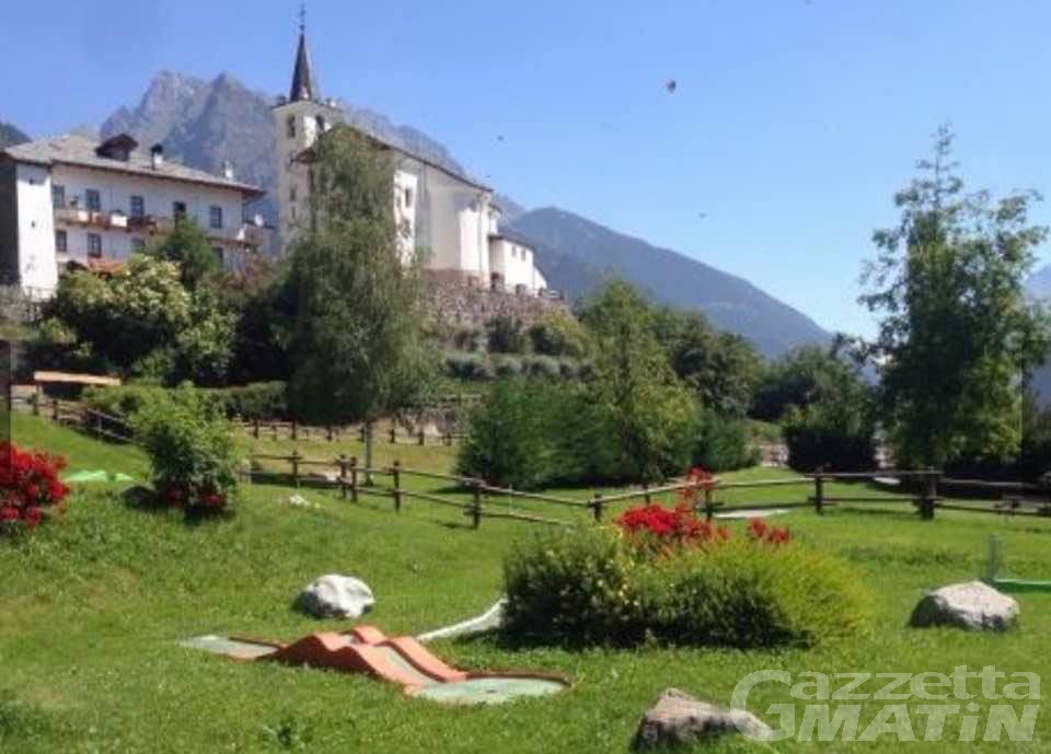 Doues: parco giochi invaso da deiezioni canine, il sindaco: «Vergogna» Doues: parco giochi invaso da deiezioni canine, il sindaco: «Vergogna»