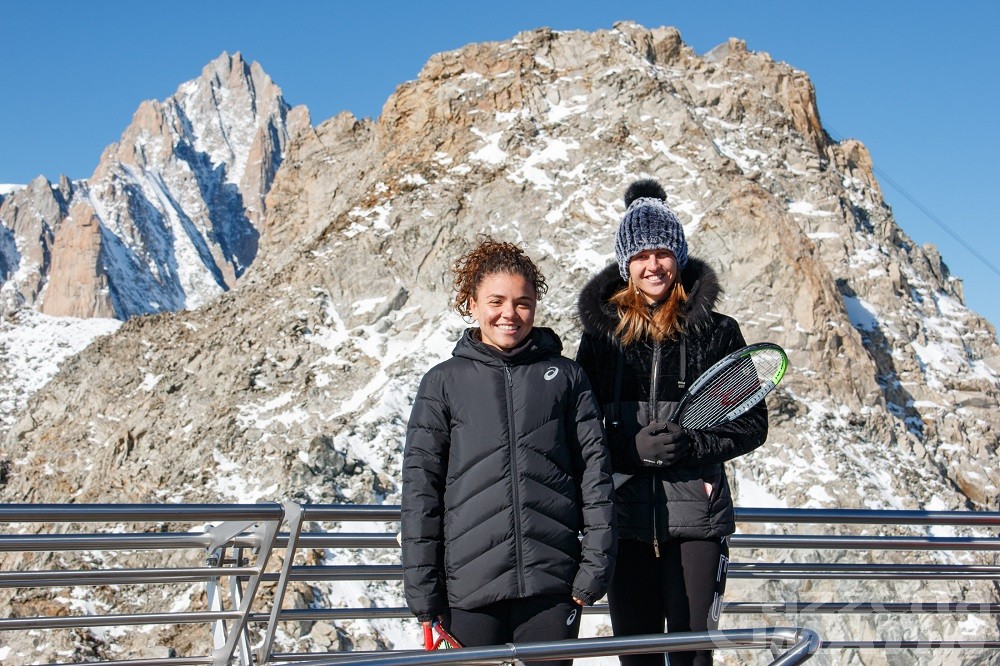 Paolini e Samsonova da record: tennis a 3446 metri, battuti Federer e Vonn Paolini e Samsonova da record: tennis a 3446 metri, battuti Federer e Vonn