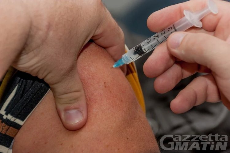 Influenza: da oggi vaccini disponibili in farmacia per gli over 60