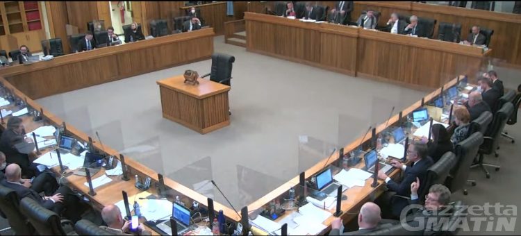 Covid pagliacciata: la discussione sulla risoluzione di condanna della maggioranza slitta al prossimo Consiglio