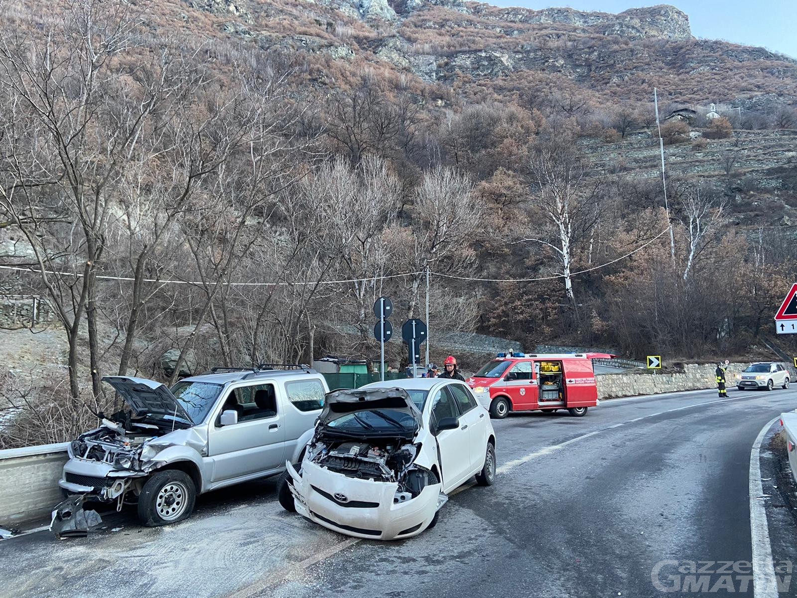 Schianto tra due auto: nessun ferito Schianto tra due auto: nessun ferito
