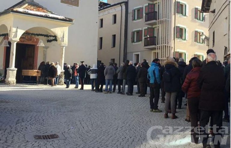 Cogne: anche Fabio Fazio per l’ultimo saluto all’albergatore Piero Roullet Cogne: anche Fabio Fazio per l’ultimo saluto all’albergatore Piero Roullet