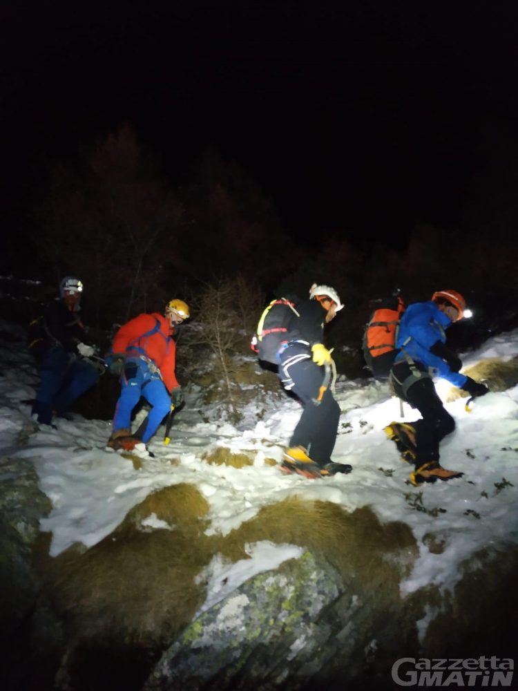 Cogne: recuperati illesi tre ghiacciatori nella Valeille