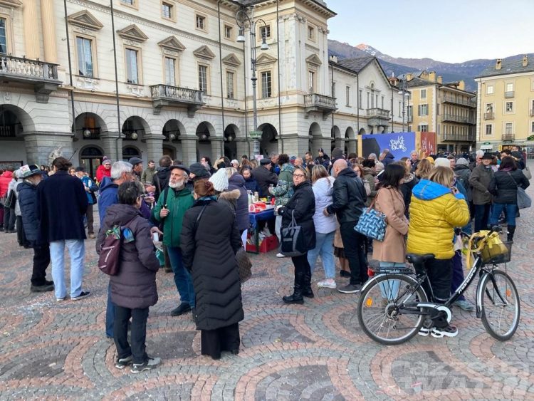 No green pass: quarto sabato di Aperitivo in libertà in piazza Chanoux ad Aosta