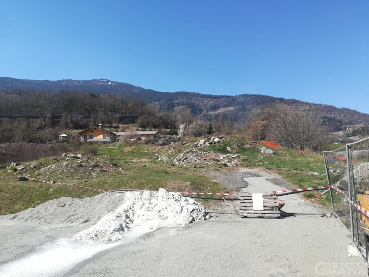 Gignod, rifiuti abbandonati: sequestrato un terreno