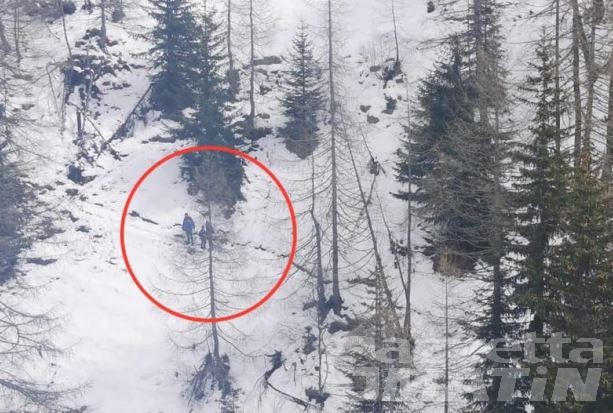 Pré-Saint-Didier: famiglia in difficoltà su sentiero innevato, recuperata dal Soccorso alpino