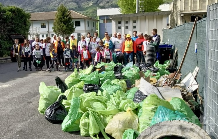 Ambiente: 65 sacchi pieni di rifiuti raccolti nel 1º plopping valdostano