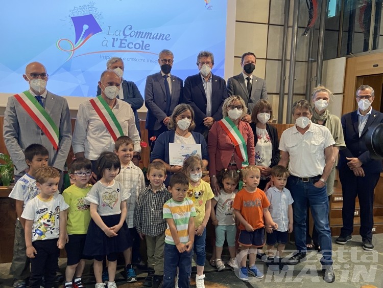 Scuola, La Commune à l’Ecole: primo premio alle scuole di Oyace e Challand-Saint-Victor
