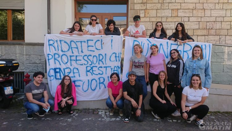 Manzetti Aosta, protesta degli studenti: ridateci gli insegnanti no vax