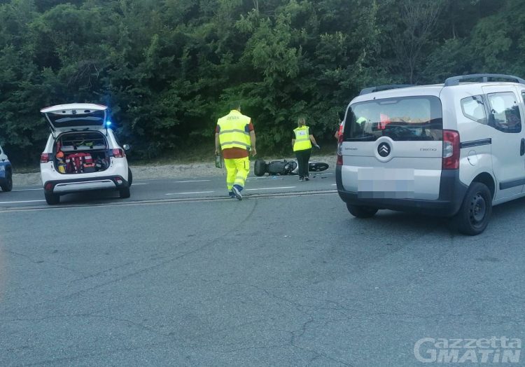 Gignod, Statale 27: auto contro moto, morto un valdostano