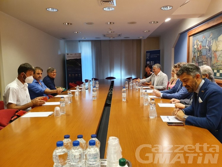 Cessione Cogne Acciai Speciali: investimenti e assunzioni, torna il sereno con i sindacati