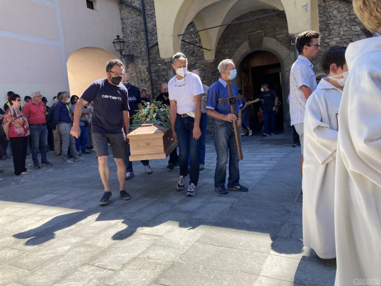 Morgex, applausi e commozione per l’ultimo saluto a “Pier” Ollier