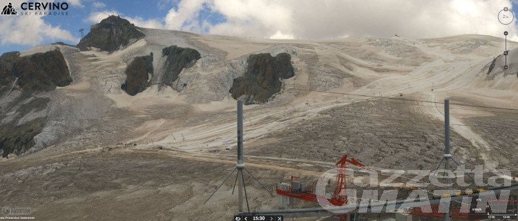 Cervinia, troppo caldo e nessuna precipitazione: chiude lo sci estivo Cervinia, troppo caldo e nessuna precipitazione: chiude lo sci estivo