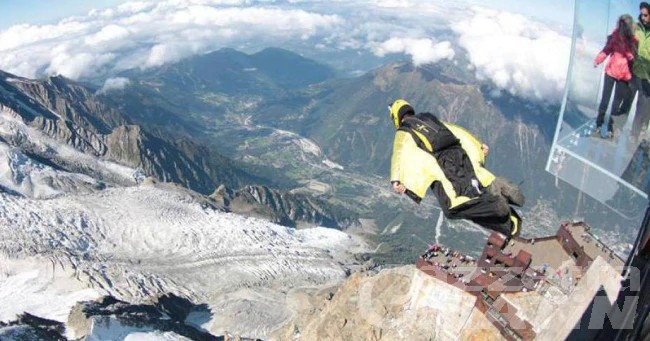 Monte Bianco, base jumper morto con la tuta alare: chiesta l’archiviazione