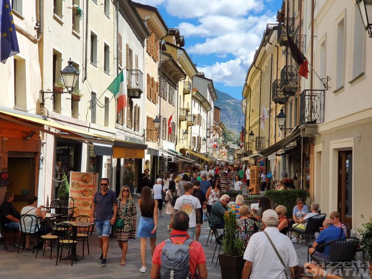 Desertificazione commerciale, ad Aosta calano i negozi, crescono alberghi e ristoranti
