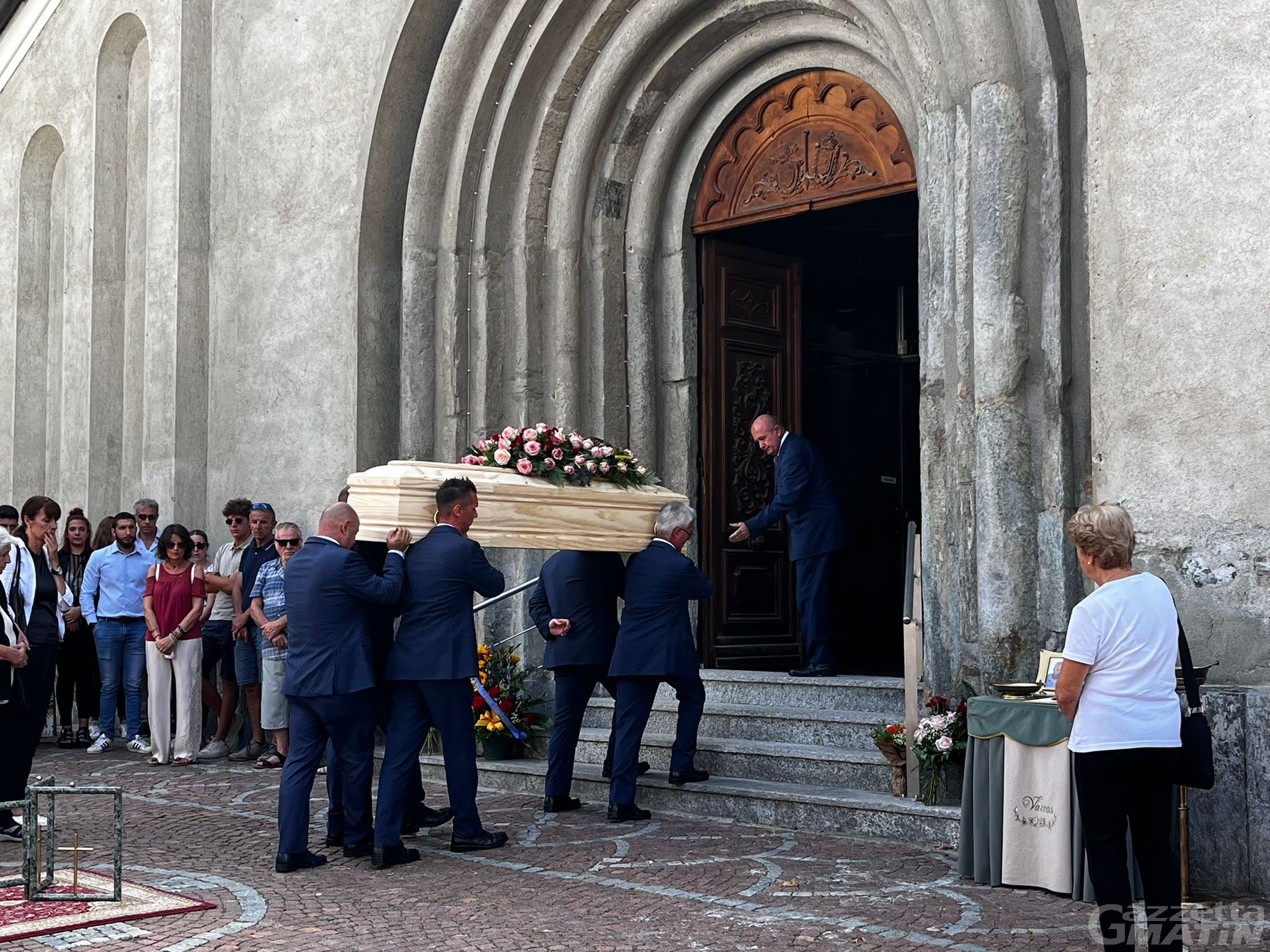 Saint-Vincent, il commosso saluto della comunità a Enzo Birardi Saint-Vincent, il commosso saluto della comunità a Enzo Birardi
