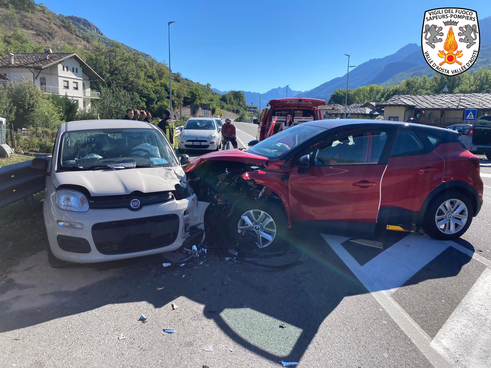 Incidenti stradali: scontro frontale tra auto a Quart, 3 feriti Incidenti stradali: scontro frontale tra auto a Quart, 3 feriti