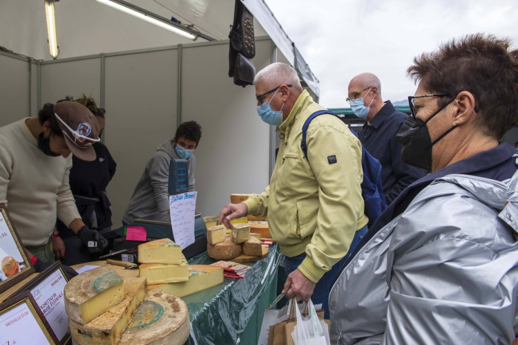 18º Marché au Fort a Bard, 71 aziende partecipanti e il ritorno dei produttori di miele 18º Marché au Fort a Bard, 71 aziende partecipanti e il ritorno dei produttori di miele