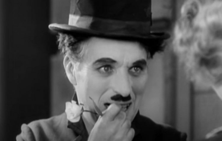 Materiale di Charlie Chaplin trasportato in Svizzera: dissequestrati i 49 scatoloni