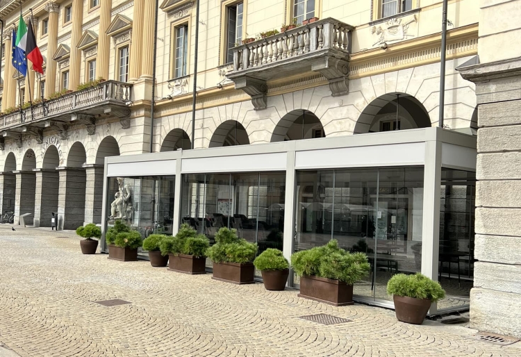 Aosta: déhors Griffa al Caffè Nazionale, la polemica approda anche in Consiglio Aosta: déhors Griffa al Caffè Nazionale, la polemica approda anche in Consiglio