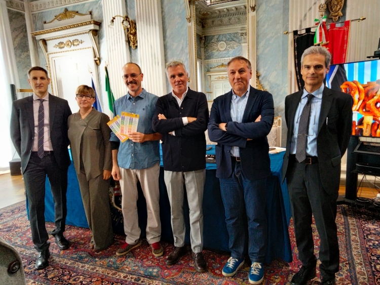 Aosta: 100 espositori e 30 Paesi stranieri per la 3 giorni di Mercato europeo Aosta: 100 espositori e 30 Paesi stranieri per la 3 giorni di Mercato europeo