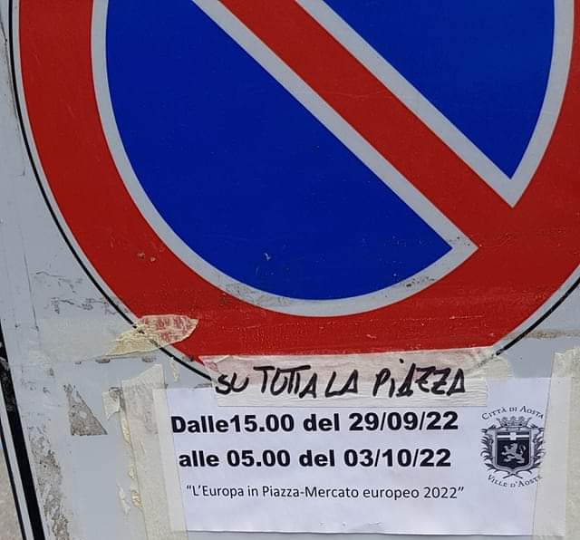 Aosta: cartelli sbagliati in piazza Plouves, multe per divieto di sosta saranno rimborsata