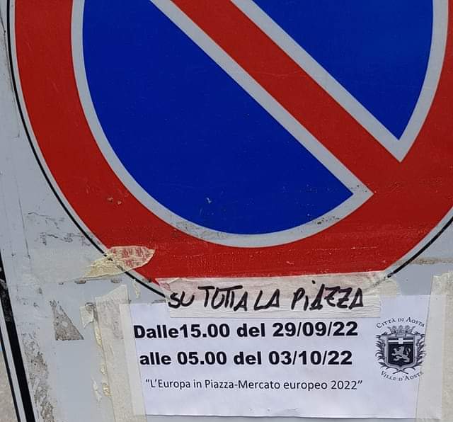 Aosta: cartelli sbagliati in piazza Plouves, multe per divieto di sosta saranno rimborsata Aosta: cartelli sbagliati in piazza Plouves, multe per divieto di sosta saranno rimborsata